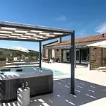 Βίλα Noeli With Swimming Pool Hum