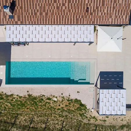 Noeli With Swimming Pool * Hum