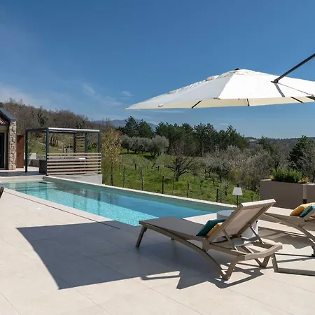 Noeli With Swimming Pool