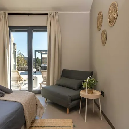 Noeli With Swimming Pool * Hum