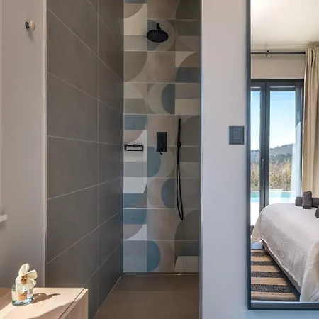 Noeli With Swimming Pool