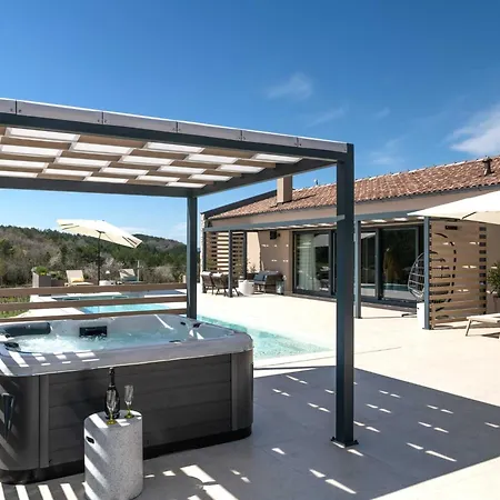 Willa Noeli With Swimming Pool Hum