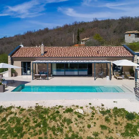 Noeli With Swimming Pool Hum