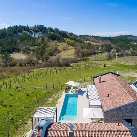 Noeli With Swimming Pool Hum