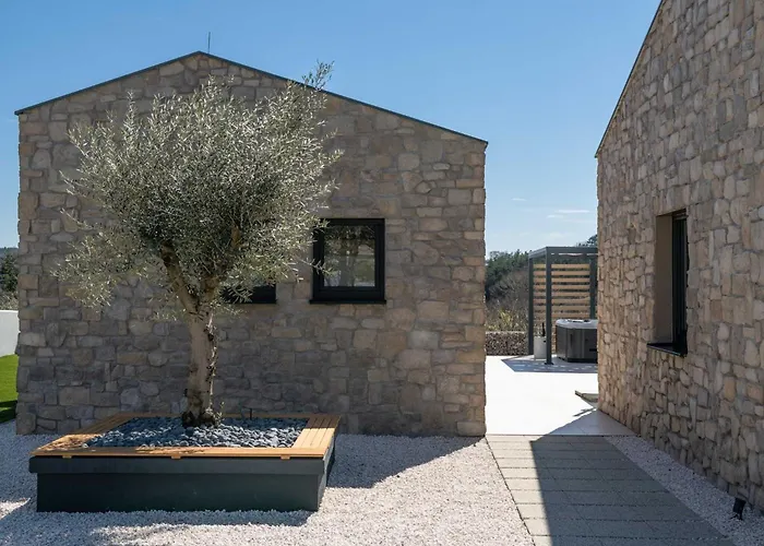 Noeli With Swimming Pool Villa