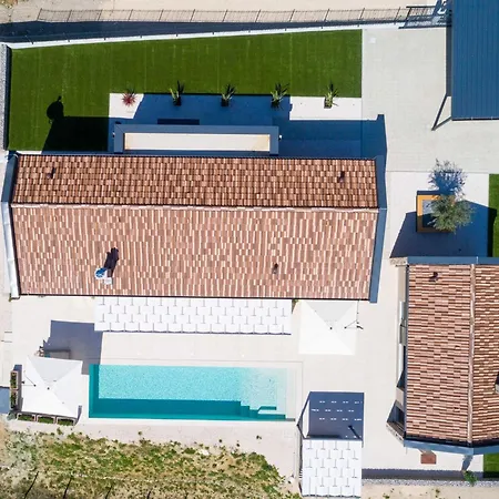 Villa Noeli With Swimming Pool Hum