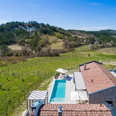 Villa Noeli With Swimming Pool Hum