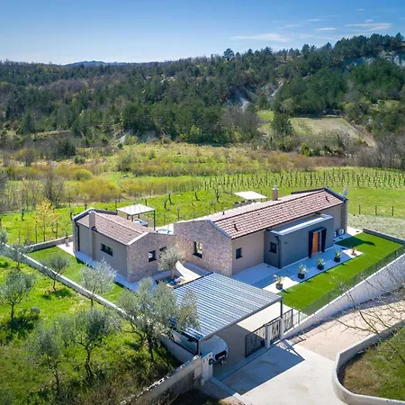 Noeli With Swimming Pool Villa