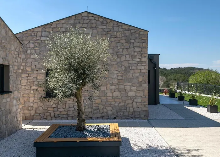 Villa Noeli With Swimming Pool Hum