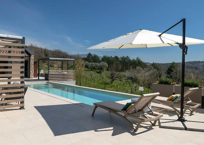 Noeli With Swimming Pool