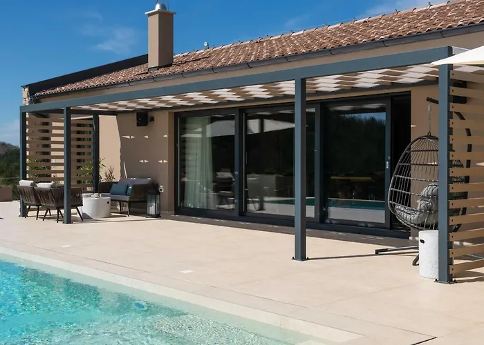 Noeli With Swimming Pool