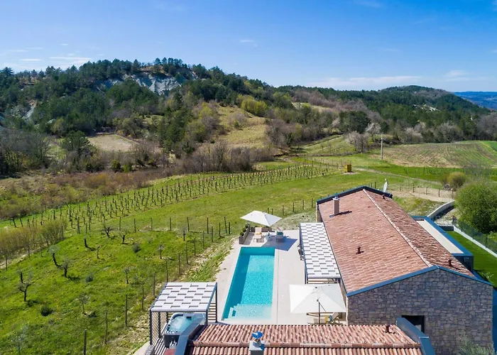 Villa Noeli With Swimming Pool Hum