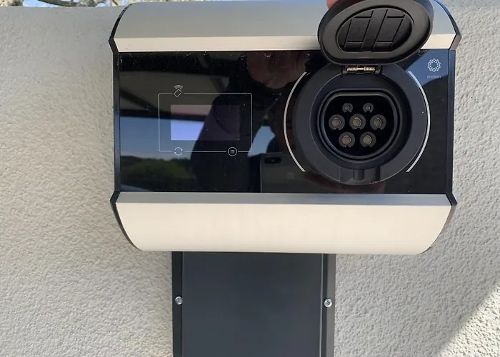 Noeli With Swimming Pool * Hum