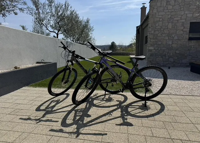 Noeli With Swimming Pool * Hum